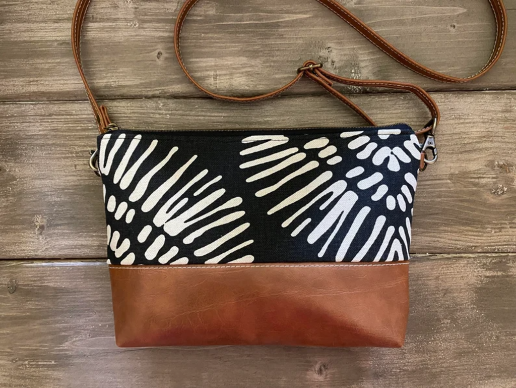 LARGE CROSSBODY BAGS: DIFFERENT DESIGNS TO CHOOSE FROM