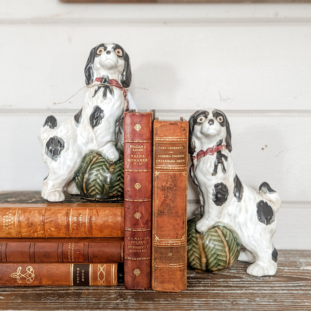 VINTAGE PAIR STAFFORDSHIRE DOG BOOKENDS 8"H