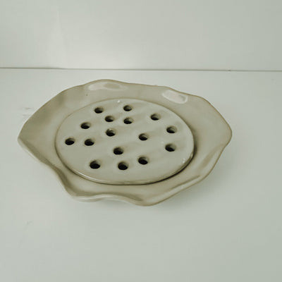 STONEWARE SOAP DISH W/ REMOVEABLE STRAINER 6.25x5